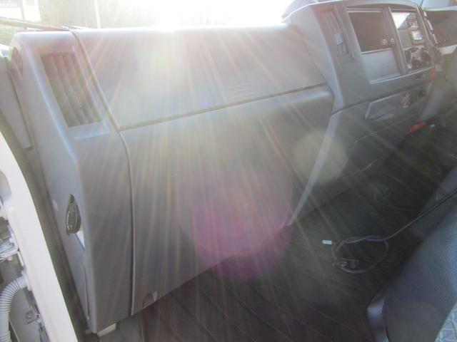 エルフトラック 　冷蔵冷凍　－３０度設定　２室冷凍　スタンバイ２００Ｖ　３．５ｔ積載バックカメラ　ＥＴＣ　写真逸脱装置　車間センサーＡＴターボ冷凍機：東プレ車両総重量：７，３５５ｋｇ　準中型免許工具　ジャッキ（36枚目）