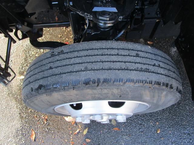 エルフトラック 　冷蔵冷凍　－３０度設定　２室冷凍　スタンバイ２００Ｖ　３．５ｔ積載バックカメラ　ＥＴＣ　写真逸脱装置　車間センサーＡＴターボ冷凍機：東プレ車両総重量：７，３５５ｋｇ　準中型免許工具　ジャッキ（40枚目）