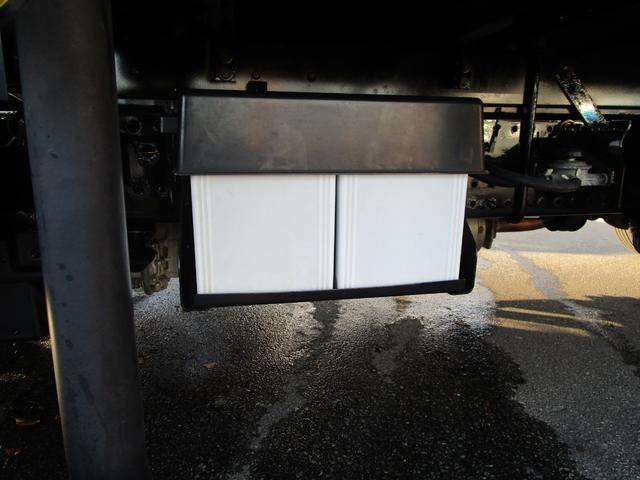エルフトラック 　冷蔵冷凍　－３０度設定　２室冷凍　スタンバイ２００Ｖ　３．５ｔ積載バックカメラ　ＥＴＣ　写真逸脱装置　車間センサーＡＴターボ冷凍機：東プレ車両総重量：７，３５５ｋｇ　準中型免許工具　ジャッキ（49枚目）