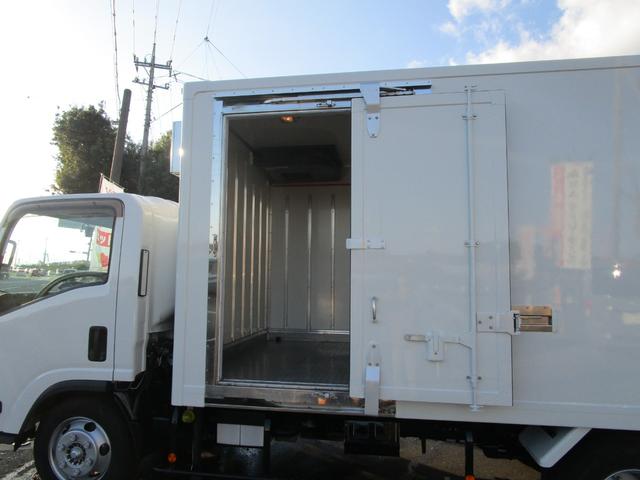 エルフトラック 　冷蔵冷凍　－３０度設定　２室冷凍　スタンバイ２００Ｖ　３．５ｔ積載バックカメラ　ＥＴＣ　写真逸脱装置　車間センサーＡＴターボ冷凍機：東プレ車両総重量：７，３５５ｋｇ　準中型免許工具　ジャッキ（68枚目）
