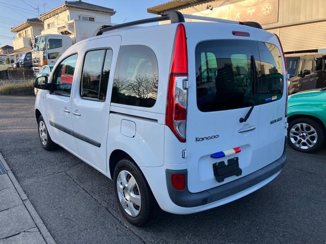 カングー ゼン 1.2ターボ マニュアル6速 キーレス スペアーキー ディスプレイオーディオ バックカメラ ETC ドラレコ ルーフレール 取説(7枚目)