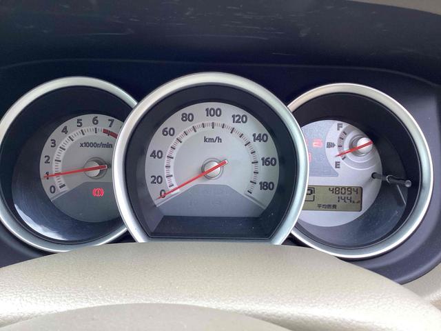ティーダ １５Ｍ　ナビ　スマートキー　電動格納ミラー　ＣＶＴ　盗難防止システム　衝突安全ボディ　ＡＢＳ　エアコン　パワーステアリング　パワーウィンドウ（8枚目）