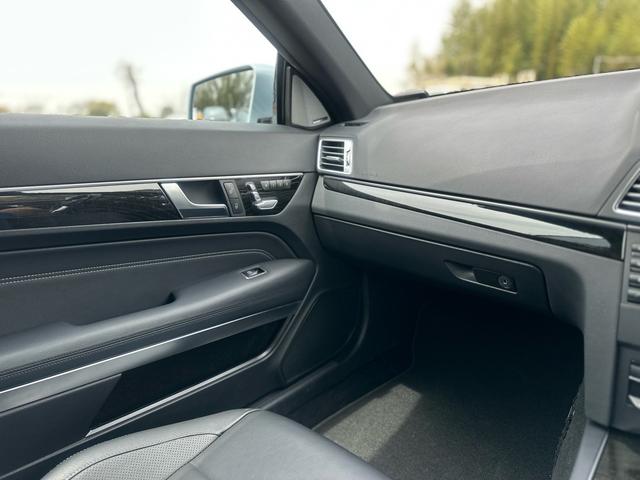 Ｅクラス Ｅ２５０クーペ　ＡＭＧ　スポーツパッケージ　革シート　純正ナビ　テレビ　キー２個　シートヒーター　メモリーシート　バックカメラ（30枚目）