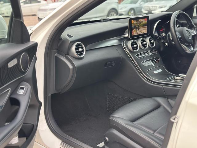 Ｃクラスステーションワゴン Ｃ２２０ｄ　ステーションワゴンローレウスエディション　パノラマサンルーフ　革シート　電動リアゲート　純正１８インチ　シルバールーフレール（10枚目）