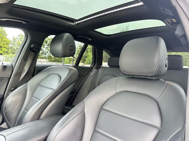 Ｃクラスステーションワゴン Ｃ２２０ｄ　ステーションワゴンローレウスエディション　パノラマサンルーフ　革シート　電動リアゲート　純正１８インチ　シルバールーフレール（13枚目）