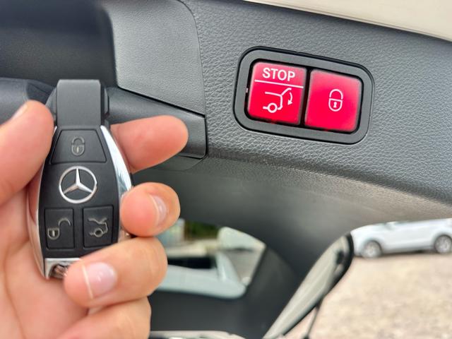 Ｃクラスステーションワゴン Ｃ２２０ｄ　ステーションワゴンローレウスエディション　パノラマサンルーフ　革シート　電動リアゲート　純正１８インチ　シルバールーフレール（17枚目）