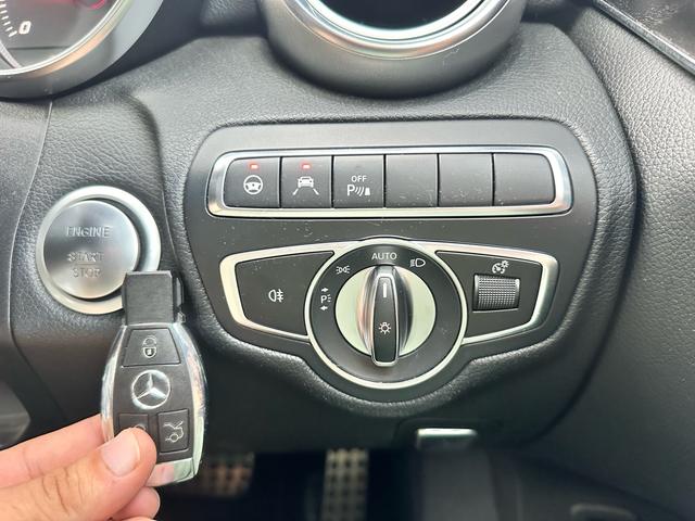 Ｃクラスステーションワゴン Ｃ２２０ｄ　ステーションワゴンローレウスエディション　パノラマサンルーフ　革シート　電動リアゲート　純正１８インチ　シルバールーフレール（21枚目）