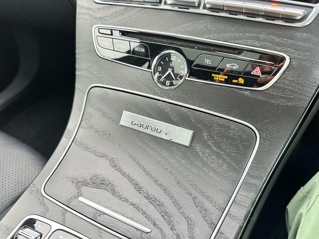 Ｃクラスステーションワゴン Ｃ２２０ｄ　ステーションワゴンローレウスエディション　パノラマサンルーフ　革シート　電動リアゲート　純正１８インチ　シルバールーフレール（24枚目）