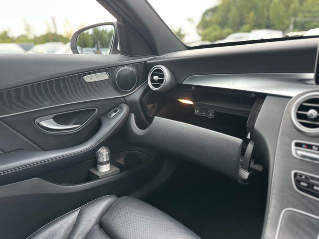 Ｃクラスステーションワゴン Ｃ２２０ｄ　ステーションワゴンローレウスエディション　パノラマサンルーフ　革シート　電動リアゲート　純正１８インチ　シルバールーフレール（37枚目）