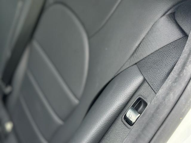 Ｃクラスステーションワゴン Ｃ２２０ｄ　ステーションワゴンローレウスエディション　パノラマサンルーフ　革シート　電動リアゲート　純正１８インチ　シルバールーフレール（77枚目）