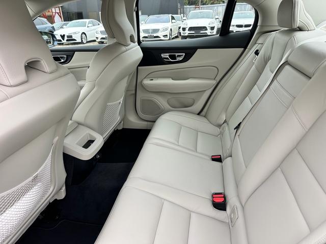 S60 T4 モメンタム 360°カメラ クルコン ETC キー2個 アルミ 新車保証書(16枚目)