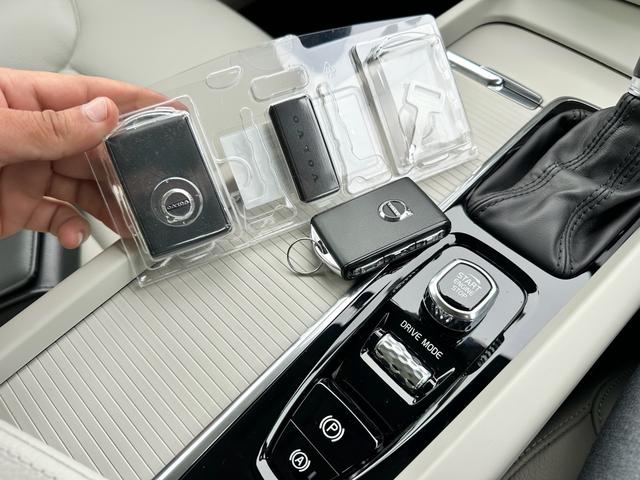 S60 T4 モメンタム 360°カメラ クルコン ETC キー2個 アルミ 新車保証書(18枚目)