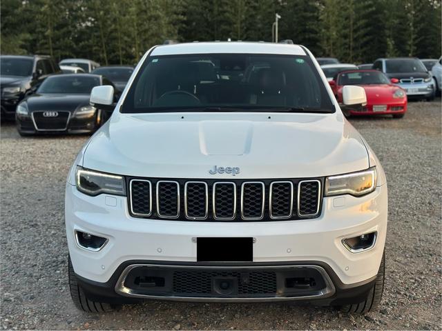 ジープ・グランドチェロキー リミテッド　キー２個　革シート　アルミ　テレビ　電動トランク　クルコン　バックカメラ（2枚目）