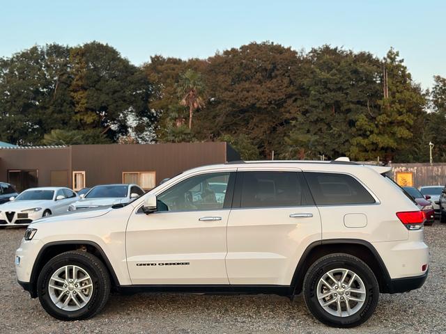 ジープ・グランドチェロキー リミテッド　キー２個　革シート　アルミ　テレビ　電動トランク　クルコン　バックカメラ（4枚目）