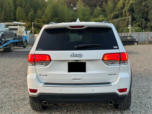 ジープ・グランドチェロキー リミテッド　キー２個　革シート　アルミ　テレビ　電動トランク　クルコン　バックカメラ（6枚目）