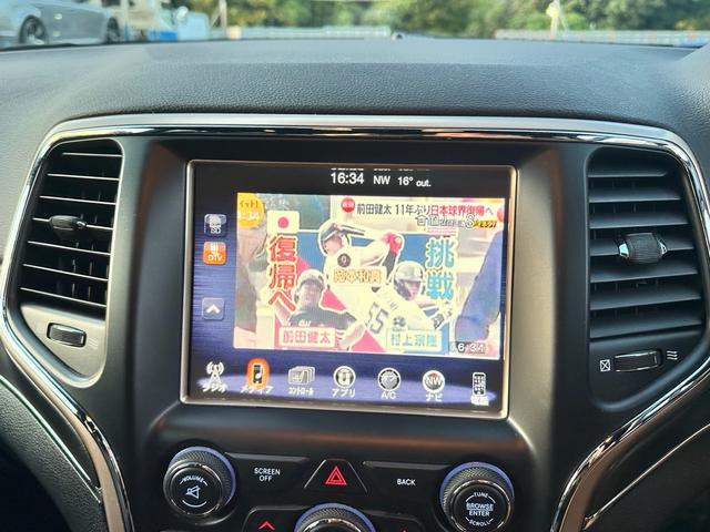 ジープ・グランドチェロキー リミテッド　キー２個　革シート　アルミ　テレビ　電動トランク　クルコン　バックカメラ（23枚目）