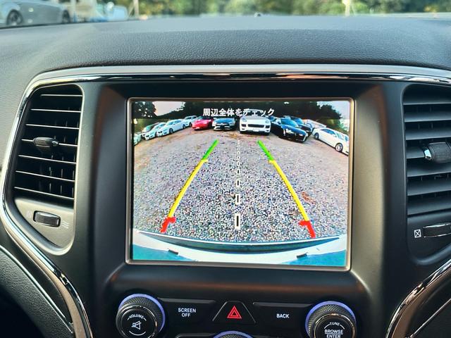 ジープ・グランドチェロキー リミテッド　キー２個　革シート　アルミ　テレビ　電動トランク　クルコン　バックカメラ（24枚目）