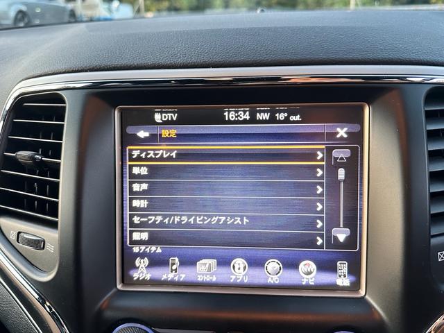 ジープ・グランドチェロキー リミテッド　キー２個　革シート　アルミ　テレビ　電動トランク　クルコン　バックカメラ（27枚目）