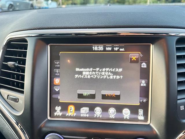 ジープ・グランドチェロキー リミテッド　キー２個　革シート　アルミ　テレビ　電動トランク　クルコン　バックカメラ（29枚目）