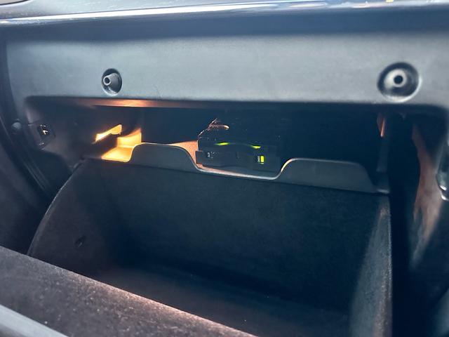 ジープ・グランドチェロキー リミテッド　キー２個　革シート　アルミ　テレビ　電動トランク　クルコン　バックカメラ（33枚目）