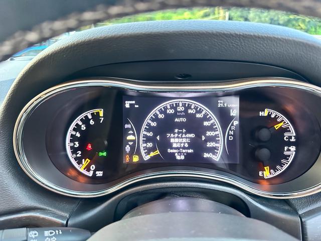 ジープ・グランドチェロキー リミテッド　キー２個　革シート　アルミ　テレビ　電動トランク　クルコン　バックカメラ（39枚目）