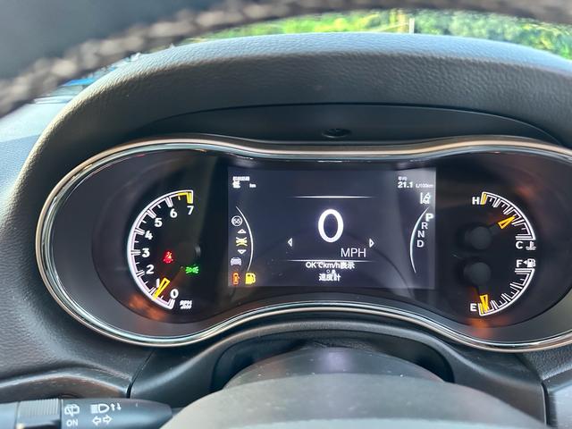 ジープ・グランドチェロキー リミテッド　キー２個　革シート　アルミ　テレビ　電動トランク　クルコン　バックカメラ（40枚目）