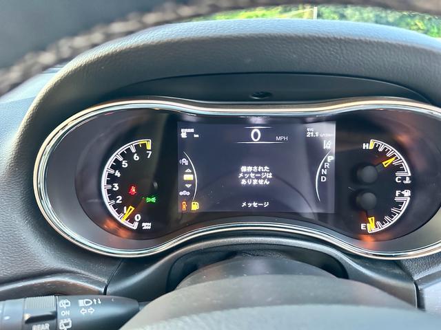 ジープ・グランドチェロキー リミテッド　キー２個　革シート　アルミ　テレビ　電動トランク　クルコン　バックカメラ（41枚目）