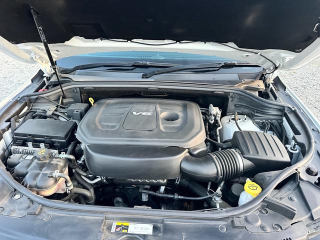 ジープ・グランドチェロキー リミテッド　キー２個　革シート　アルミ　テレビ　電動トランク　クルコン　バックカメラ（43枚目）