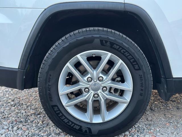 ジープ・グランドチェロキー リミテッド　キー２個　革シート　アルミ　テレビ　電動トランク　クルコン　バックカメラ（45枚目）