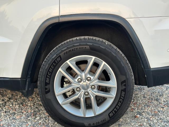 ジープ・グランドチェロキー リミテッド　キー２個　革シート　アルミ　テレビ　電動トランク　クルコン　バックカメラ（47枚目）