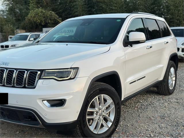 ジープ・グランドチェロキー リミテッド　キー２個　革シート　アルミ　テレビ　電動トランク　クルコン　バックカメラ（49枚目）