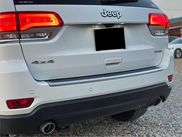 ジープ・グランドチェロキー リミテッド　キー２個　革シート　アルミ　テレビ　電動トランク　クルコン　バックカメラ（54枚目）