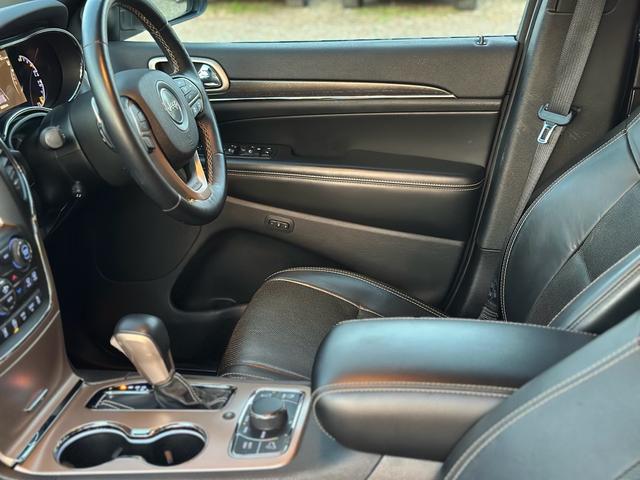 ジープ・グランドチェロキー リミテッド　キー２個　革シート　アルミ　テレビ　電動トランク　クルコン　バックカメラ（65枚目）