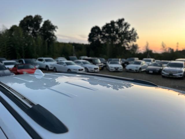 ジープ・グランドチェロキー リミテッド　キー２個　革シート　アルミ　テレビ　電動トランク　クルコン　バックカメラ（70枚目）