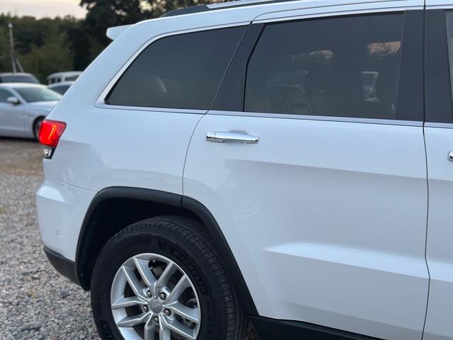 ジープ・グランドチェロキー リミテッド　キー２個　革シート　アルミ　テレビ　電動トランク　クルコン　バックカメラ（71枚目）