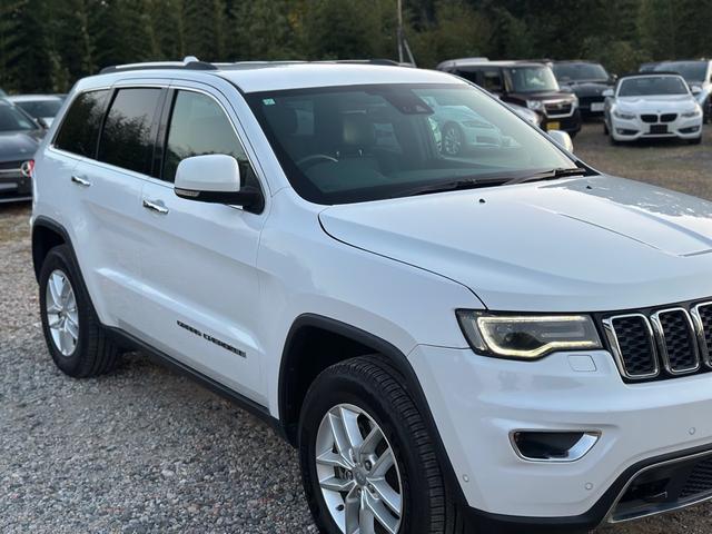 ジープ・グランドチェロキー リミテッド　キー２個　革シート　アルミ　テレビ　電動トランク　クルコン　バックカメラ（72枚目）