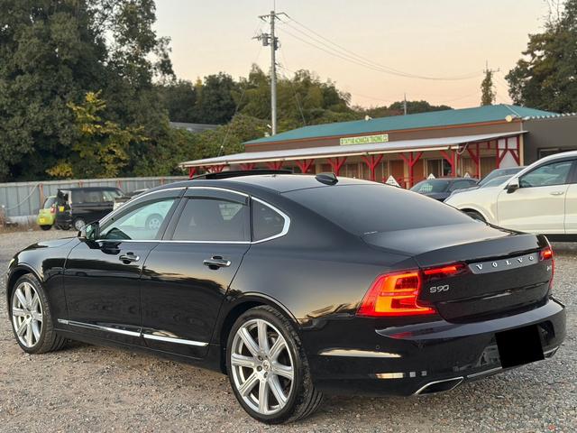 Ｓ９０ Ｔ６　ＡＷＤ　インスクリプション　サンルーフ　マッサージ機能付き　キー２個　３６０°カメラ　アルミ　シートエアコン（5枚目）