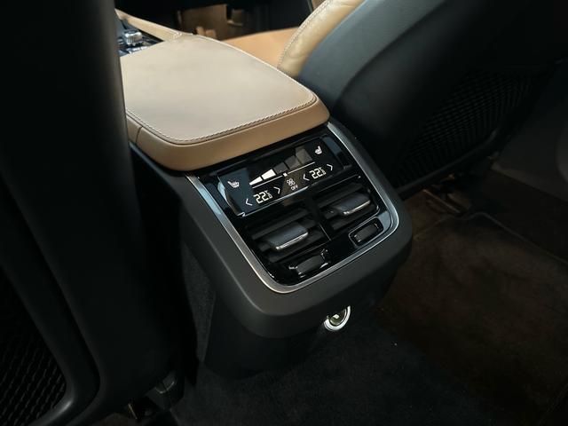 Ｓ９０ Ｔ６　ＡＷＤ　インスクリプション　サンルーフ　マッサージ機能付き　キー２個　３６０°カメラ　アルミ　シートエアコン（14枚目）