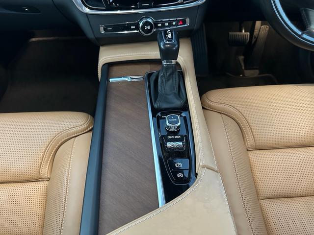 Ｓ９０ Ｔ６　ＡＷＤ　インスクリプション　サンルーフ　マッサージ機能付き　キー２個　３６０°カメラ　アルミ　シートエアコン（24枚目）