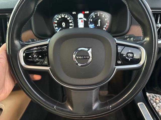 Ｓ９０ Ｔ６　ＡＷＤ　インスクリプション　サンルーフ　マッサージ機能付き　キー２個　３６０°カメラ　アルミ　シートエアコン（28枚目）