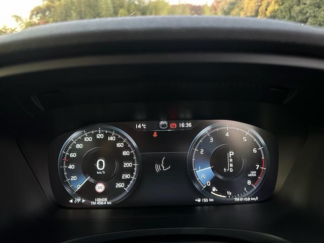 Ｓ９０ Ｔ６　ＡＷＤ　インスクリプション　サンルーフ　マッサージ機能付き　キー２個　３６０°カメラ　アルミ　シートエアコン（29枚目）