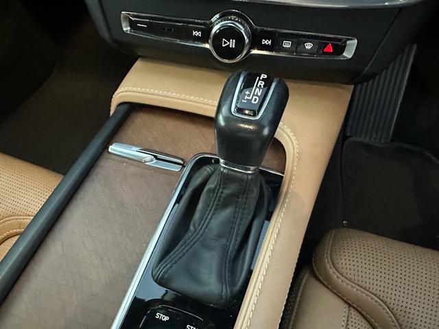 Ｓ９０ Ｔ６　ＡＷＤ　インスクリプション　サンルーフ　マッサージ機能付き　キー２個　３６０°カメラ　アルミ　シートエアコン（30枚目）