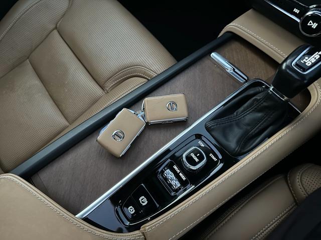 Ｓ９０ Ｔ６　ＡＷＤ　インスクリプション　サンルーフ　マッサージ機能付き　キー２個　３６０°カメラ　アルミ　シートエアコン（73枚目）