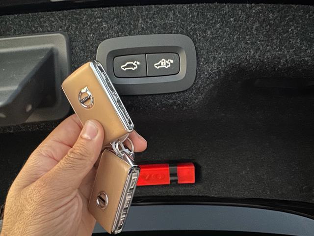 Ｓ９０ Ｔ６　ＡＷＤ　インスクリプション　サンルーフ　マッサージ機能付き　キー２個　３６０°カメラ　アルミ　シートエアコン（75枚目）