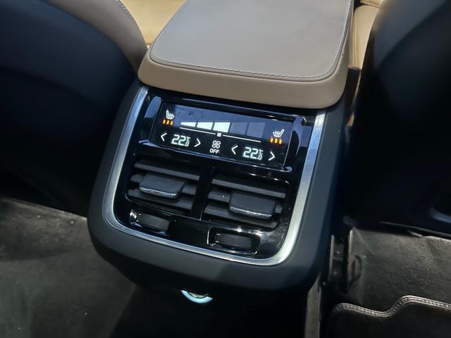 Ｓ９０ Ｔ６　ＡＷＤ　インスクリプション　サンルーフ　マッサージ機能付き　キー２個　３６０°カメラ　アルミ　シートエアコン（76枚目）