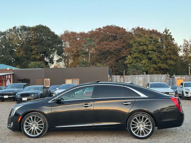 キャデラックＸＴＳ プラチナム　パノラマサンルーフ　左ハンドル　純正ナビ　シートヒーター、クーラー　Ｂｌｕｅｔｏｏｔｈ付　オートクルーズコントロール（5枚目）