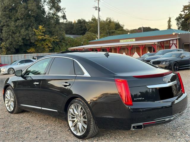 キャデラックＸＴＳ プラチナム　パノラマサンルーフ　左ハンドル　純正ナビ　シートヒーター、クーラー　Ｂｌｕｅｔｏｏｔｈ付　オートクルーズコントロール（6枚目）