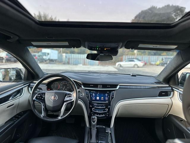 キャデラックＸＴＳ プラチナム　パノラマサンルーフ　左ハンドル　純正ナビ　シートヒーター、クーラー　Ｂｌｕｅｔｏｏｔｈ付　オートクルーズコントロール（13枚目）