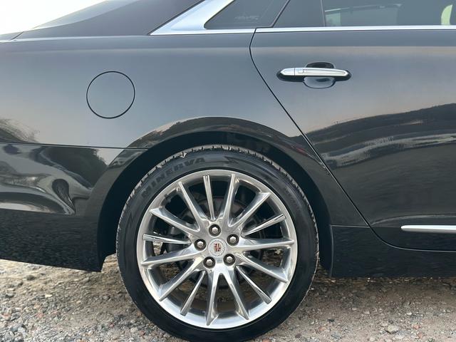 キャデラックＸＴＳ プラチナム　パノラマサンルーフ　左ハンドル　純正ナビ　シートヒーター、クーラー　Ｂｌｕｅｔｏｏｔｈ付　オートクルーズコントロール（32枚目）