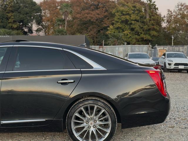 キャデラックＸＴＳ プラチナム　パノラマサンルーフ　左ハンドル　純正ナビ　シートヒーター、クーラー　Ｂｌｕｅｔｏｏｔｈ付　オートクルーズコントロール（35枚目）